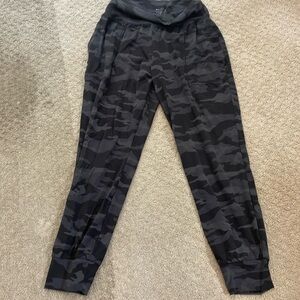 Athleta Women's Salutation Camouflage Jogger Pant